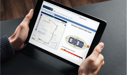 Tablet che visualizza la mappa dell'analisi degli incidenti e il diagramma della sequenza d'impatto