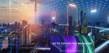 Skyline futuristico di una smart city al tramonto con elementi digitali che rappresentano dati, intelligenza artificiale e connettività. Banner di OCTO Connected Magazine – Storie dal mondo connesso e guidato dall’AI